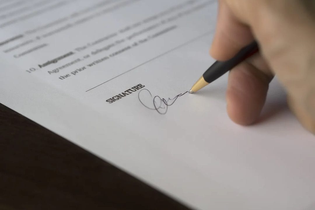 Guarantor Loans in the UK: How They Actually Work, and Why It's the Guarantor Taking the Real Risk